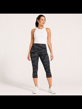 Sweaty Betty Power Crop Black Camo Leggings Size S 20” Inseam